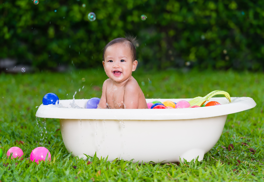 Bathing Your Baby Mother Child, When Should I Stop Using A Baby Bathtub